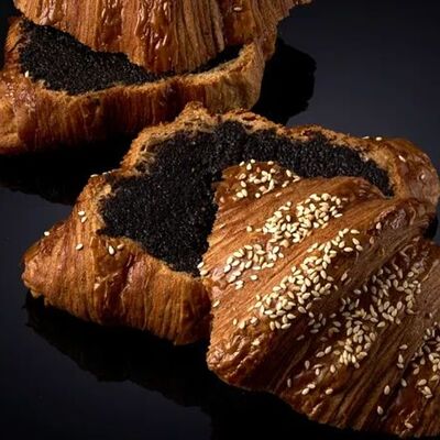 Маковый круассан в Хани по цене 320 ₽