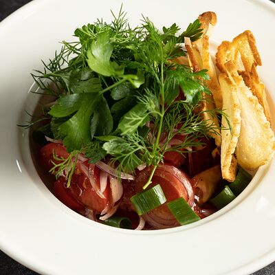 Салат с томатами и ароматным маслом в Пицца и Паста по цене 615 ₽