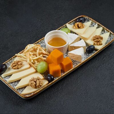 Сырная тарелка в Чайхонa бapaкaт по цене 890 ₽