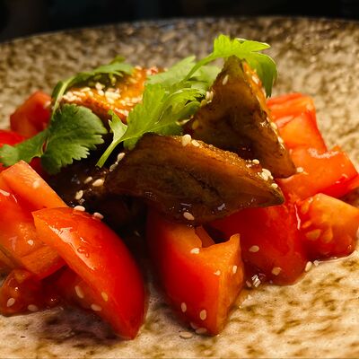 Салат с хрустящими баклажанами в Vinokurov karaoke rest по цене 702 ₽