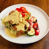 Куриное бедро с овощами в BBJ Burger & Bar