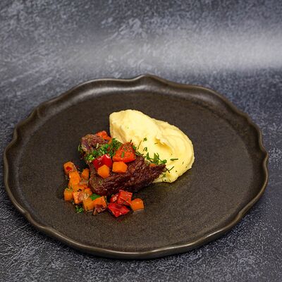 Телячьи щечки с картофельным кремомв Smoky People по цене 920 ₽