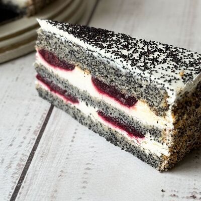 Маковое пирожноев Burger Heroes по цене 390 ₽