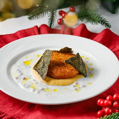 Котлета из щуки с полентой и сливочно-икорным соусомв Гости по цене 590 ₽