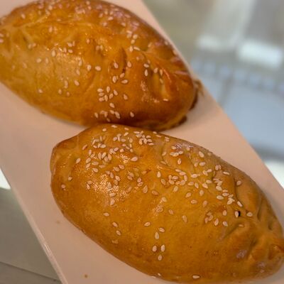 Пирожок с капустой и мясом 1 шт. в Kontrast Bijou по цене 75 ₽