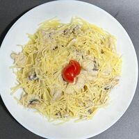 Феттуччине с курицей и грибами в SAAG Cafe