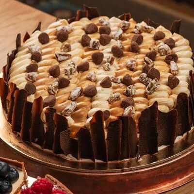 Брауни с бананом в Maroon по цене 590 ₽