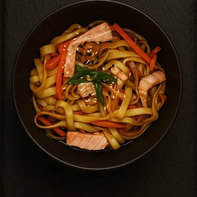 Удон с лососем в Rollik по цене 499 ₽