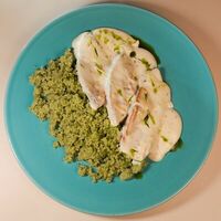 Куриное филе с кускусом и шпинатом в Coffee Cake