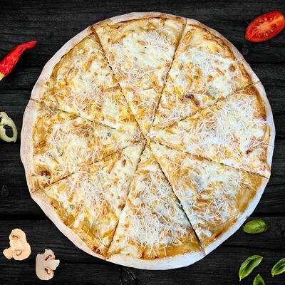 Четыре сыра, пицца36 см в Мон Батонъ по цене 1440 ₽