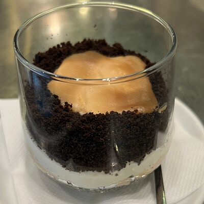 Трайфл с бананом и солёной карамелью в Traveler's Coffee по цене 378 ₽