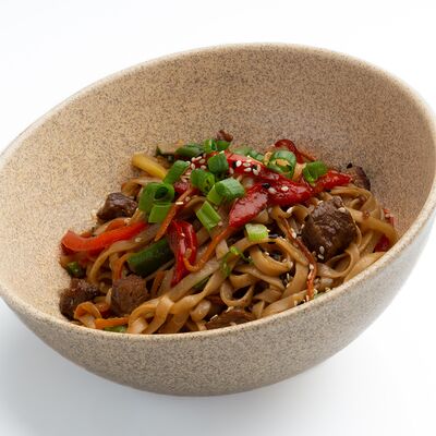 Вок с говядиной в АСА-Суши по цене 400 ₽