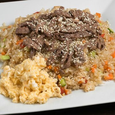 Рис с говядиной в соусе терияки в MamaMai по цене 690 ₽