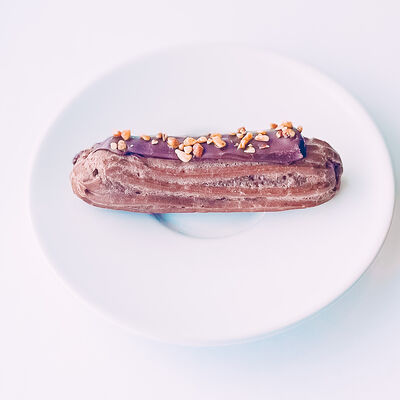 Эклер шоколадный в Просто кофе по цене 120 ₽