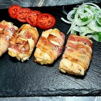 Куриные рулетики с сыром и беконом в Уголёк