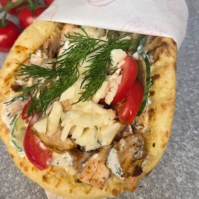 Пита с куриным шашлыком в Мужчина готовит по цене 400 ₽