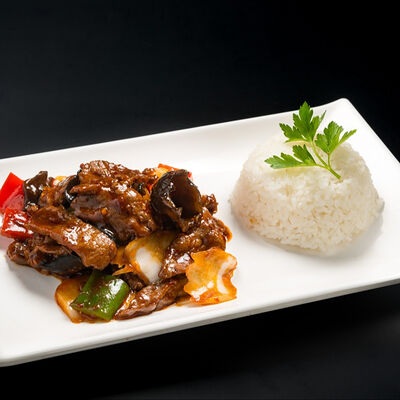 Говядина по-сычуаньски и рисв Китайский фонарик по цене 780 ₽