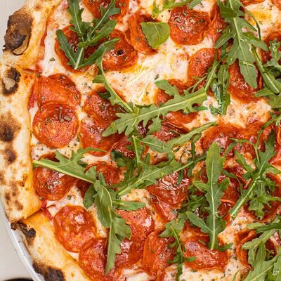 Пицца пеперони с руколой в Bshushu по цене 1020 ₽