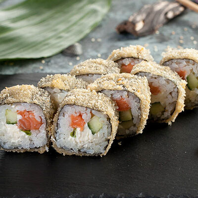 Ролл Лосось в темпуре в СушиNet по цене 259 ₽