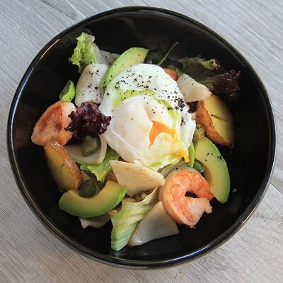 Теплый салат с морепродуктами в Pomidoroff по цене 790 ₽