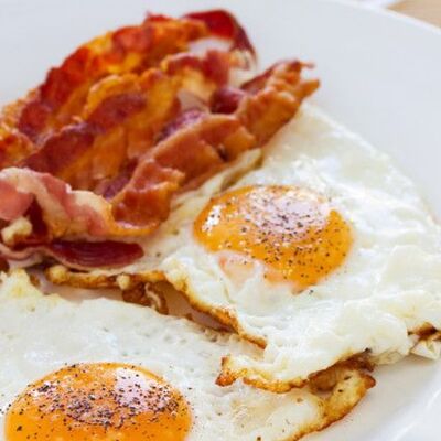 Яичница с беконом в Cafecafe по цене 340 ₽