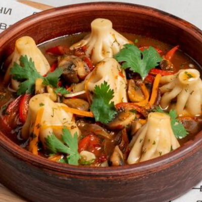 Хинкалиоли с курицей в соусе с жареными овощами в Джованни по цене 425 ₽