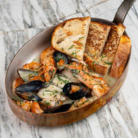 Соте из морепродуктов в Mon Chouchou