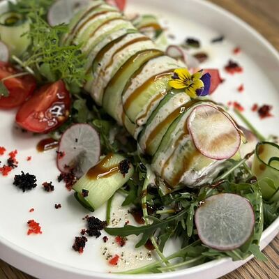 Салат ролл с лососем и творожным сыром от Шефа в Терраса по цене 790 ₽