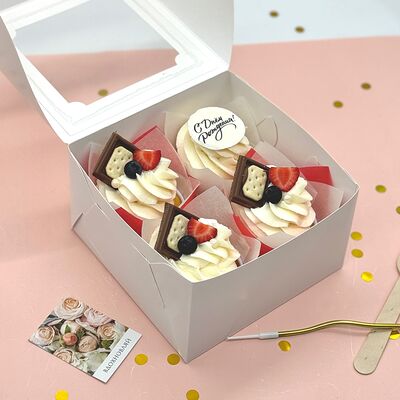 Капкейки с клубникой на день рождения в Cosmo Сakery по цене 1790 ₽