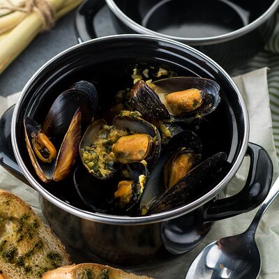 Мидии в соусе том ям в Рестомаркет Китчен по цене 530 ₽