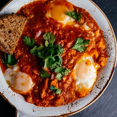 Шакшука с яйцом пашот в Berberry & ptichka по цене 599 ₽