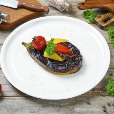 Баклажан, фаршированный мясом в Лаваш по цене 750 ₽