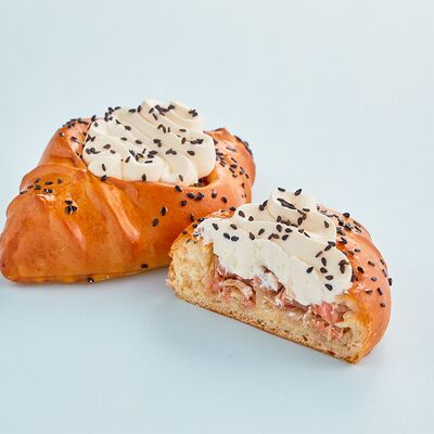 Пирожок Форель, капуста, крем-чиз в Пирожковая минутка по цене 190 ₽