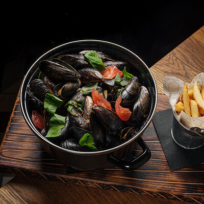 Мидии с томатом и базиликом в Ватерлоо по цене 2120 ₽