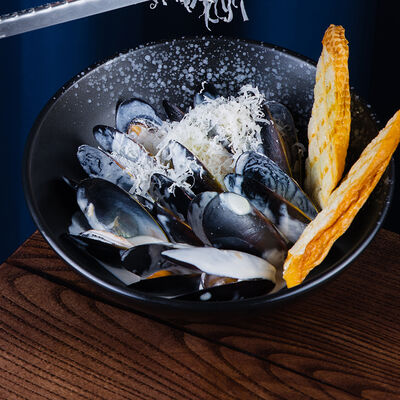 Мидии в сливочном соусе с пармезаном в Pafos по цене 730 ₽