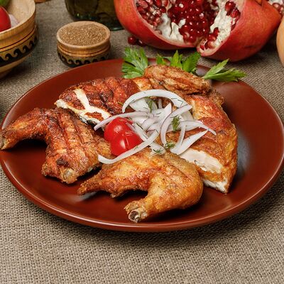 Цыпленок табака на гриле в Кавказский аппетит по цене 599 ₽