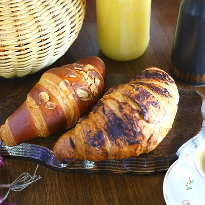 Круассан с бельгийским шоколадом в MisLavnes по цене 100 ₽