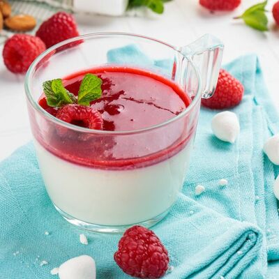 Панна котта кокосовая с малиной в Кукумбер по цене 420