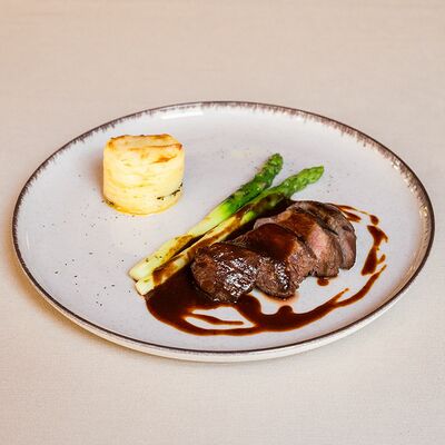 Тальята со спаржей и картофельным гратеном в Беллуччи по цене 1100