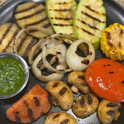 Овощи гриль с соусом песто в Friday по цене 410 ₽