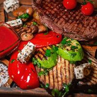 Стейк Стриплойнв Taka Bar & Grill