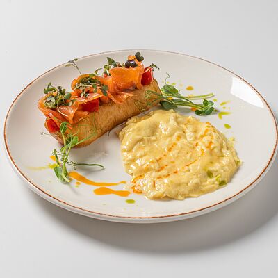 Скрембл с лососем в Миндаль по цене 828 ₽