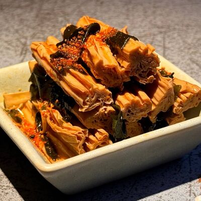 Фучжу с вакамэ в Kazoku по цене 390 ₽