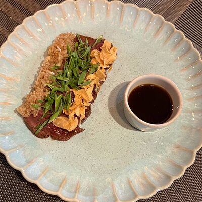 Татаки из оленины с луковым понзу в Веранда по цене 990 ₽