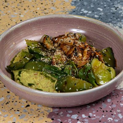 Салат с угрем и битыми огурцами в Pink milk x Lift по цене 940 ₽