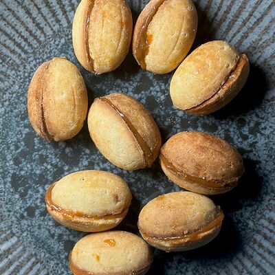 Орешки со сгущенкой в Романовская пекарня по цене 390 ₽