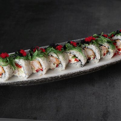 Ролл с чукой и креветкой в кляре в Nest по цене 650 ₽