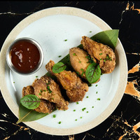 Куриные крылья с соусом барбекю в Level kitchenbar