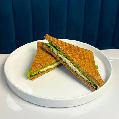 Сэндвич двойной Курица и песто в PRIMETIME по цене 380 ₽