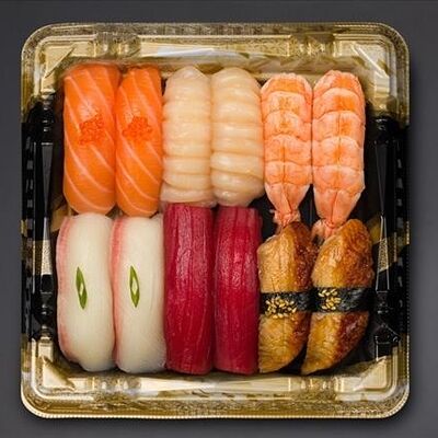 Ассорти суши №2 в Bluefin по цене 4860 ₽